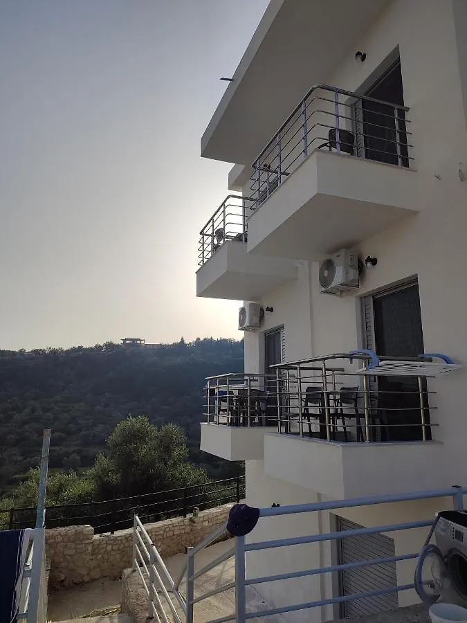 Petros Rooms Himare Hotel