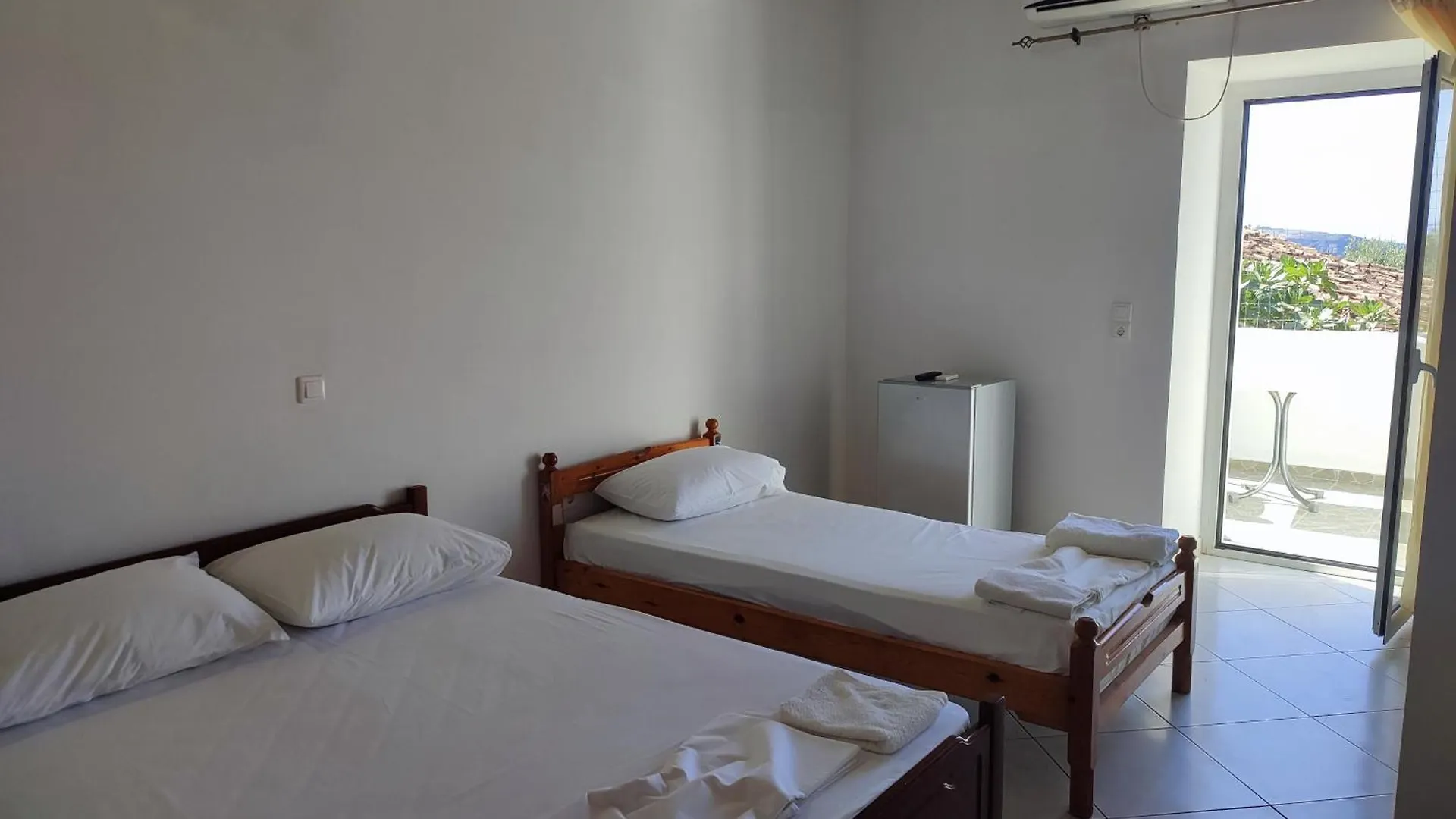 Hotel Petros Rooms Himare
