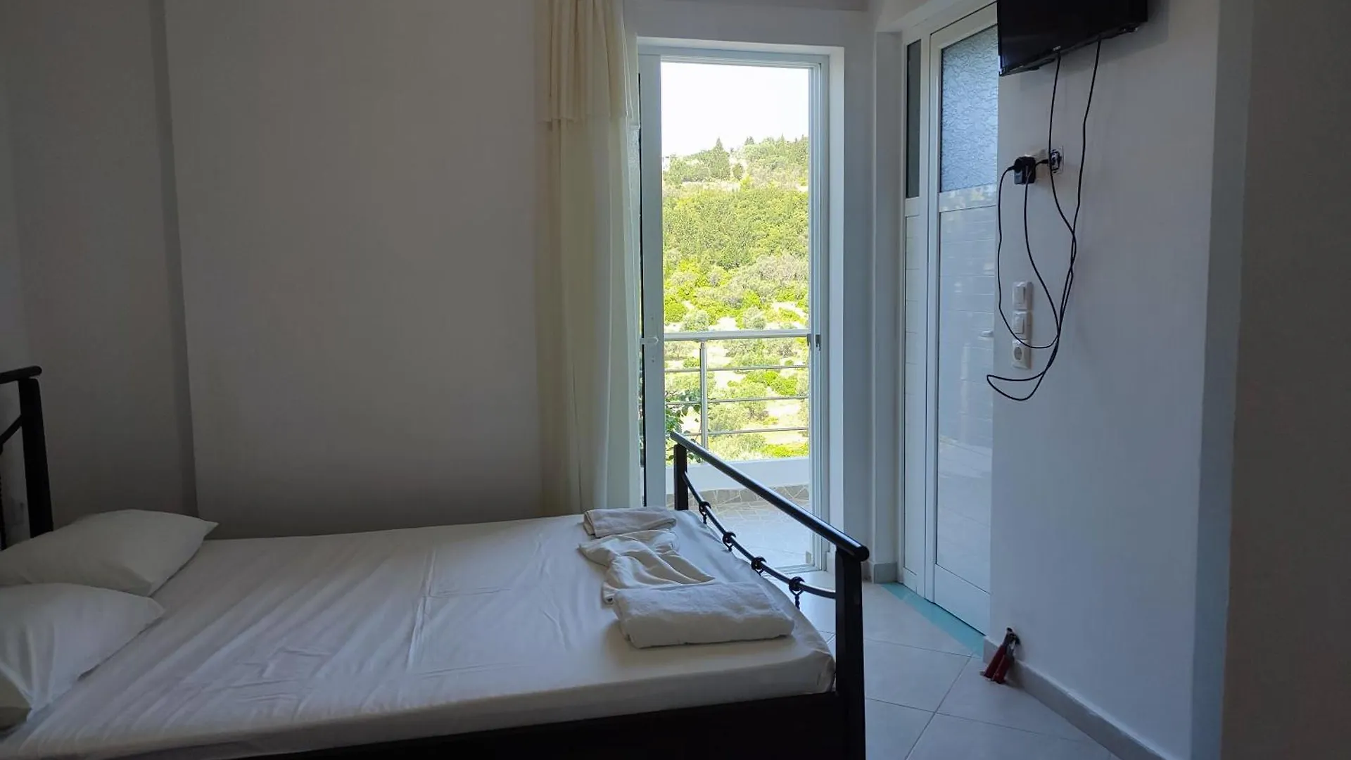 Petros Rooms Himare 0*,