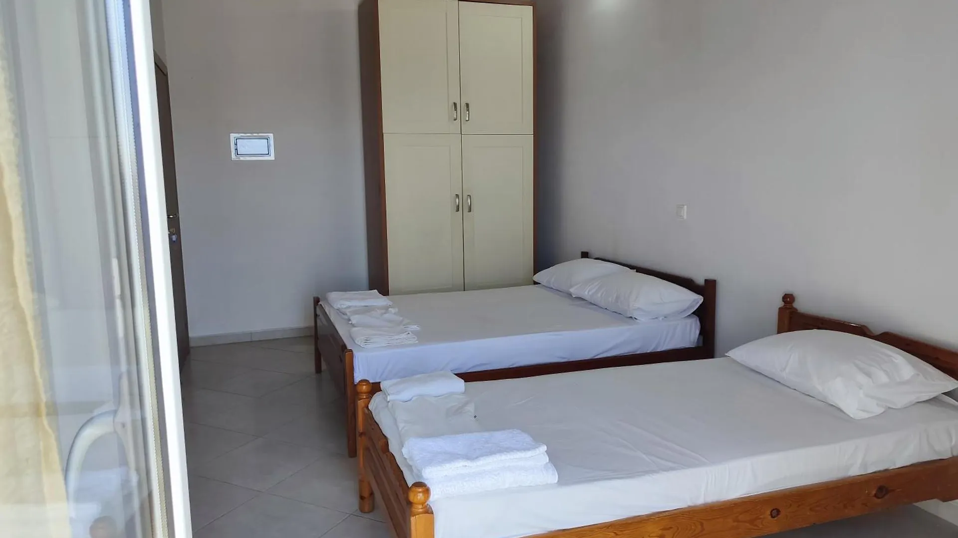 Petros Rooms Himare
