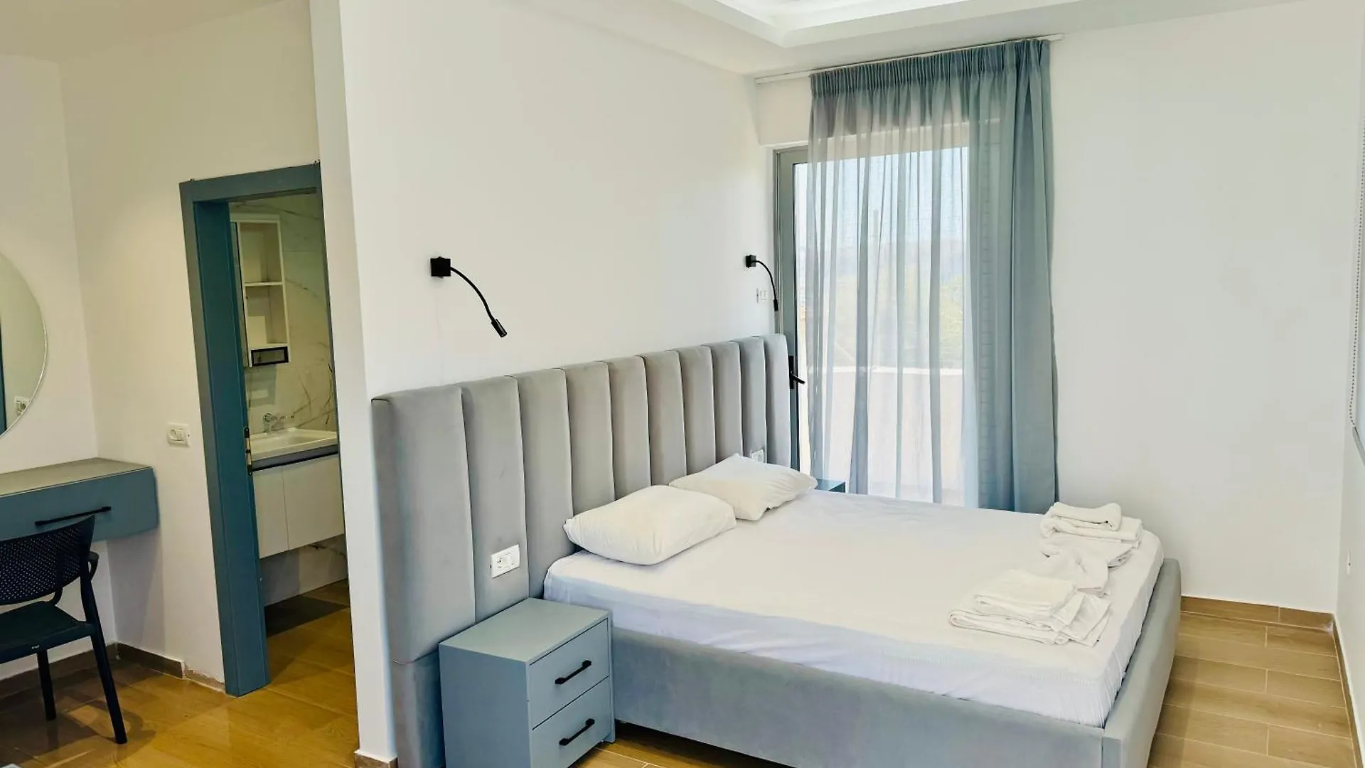 Petros Rooms Himare 0*,  Albania