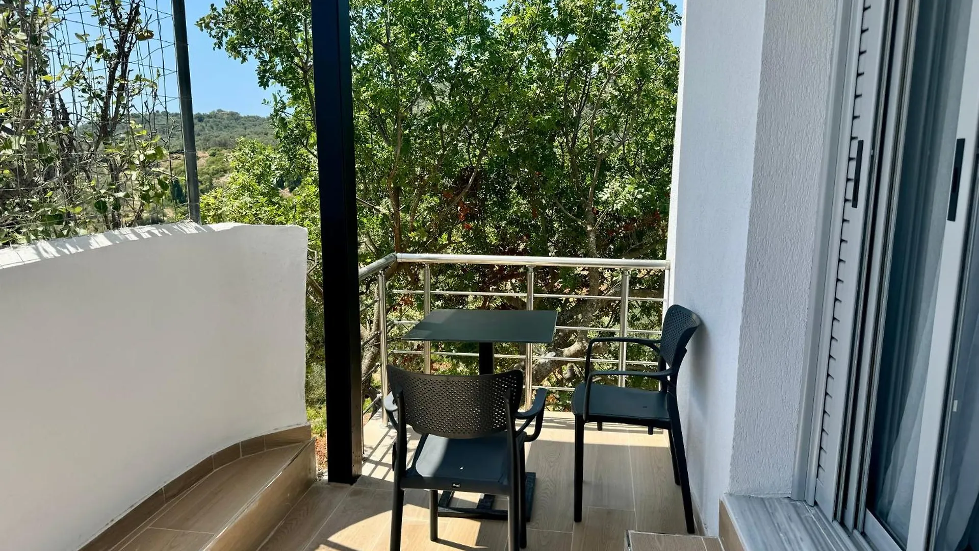 Petros Rooms Himare Albania