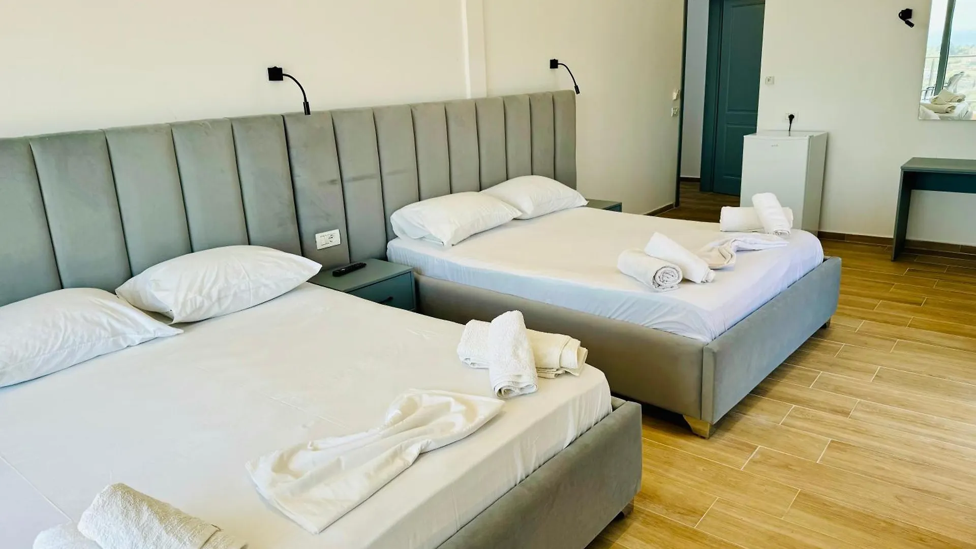 Hotel Petros Rooms Himare