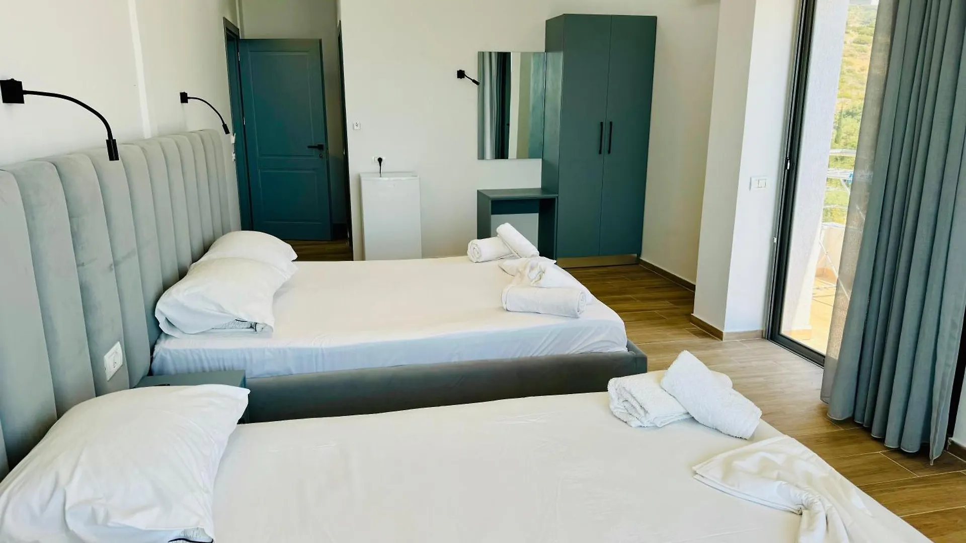 Petros Rooms Himare